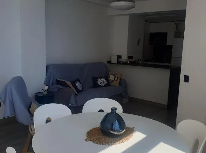 Moderno Sobre El Mar Apartment